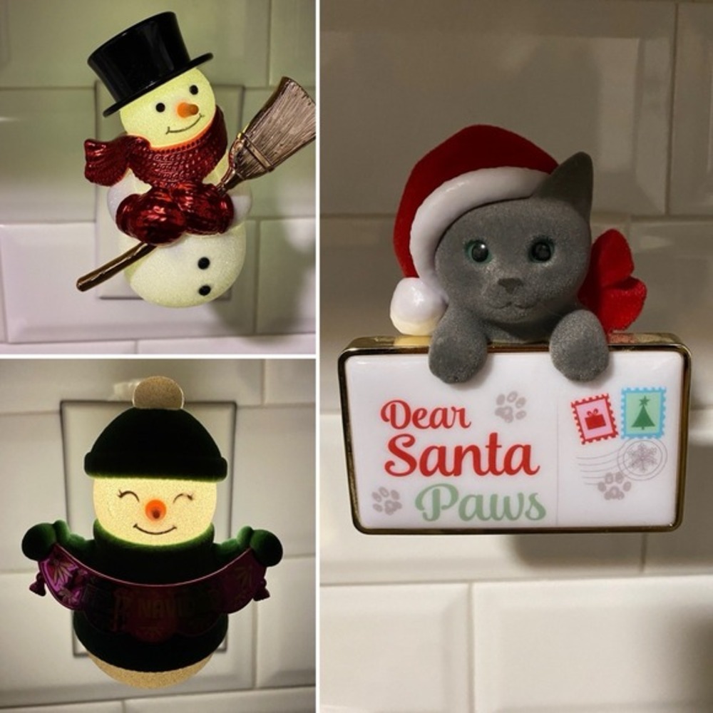 Bath & Body Works Holiday Christmas Snowman Wallflower Scent Plug In Night Light